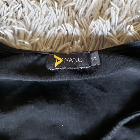 Black Crop Long Sleeve - Picture 2 of 2